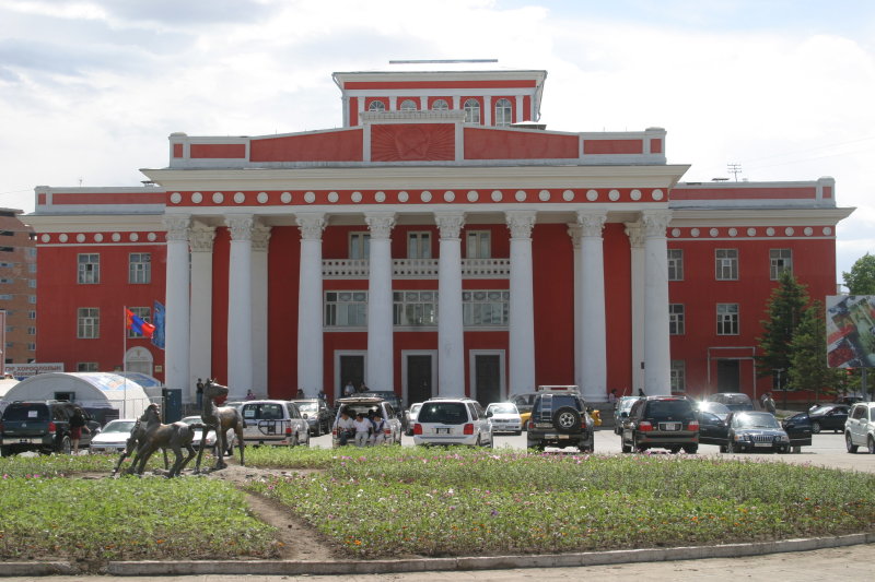 “Орчин үеийн жүжгийн зохиолын уралдаан” үргэлжилсээр…